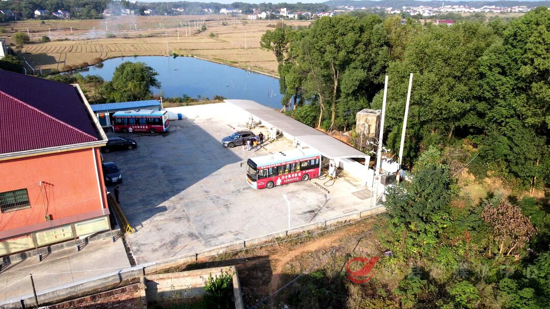 攸县：加快乡镇充电桩站点建设 让绿色出行“不断电”