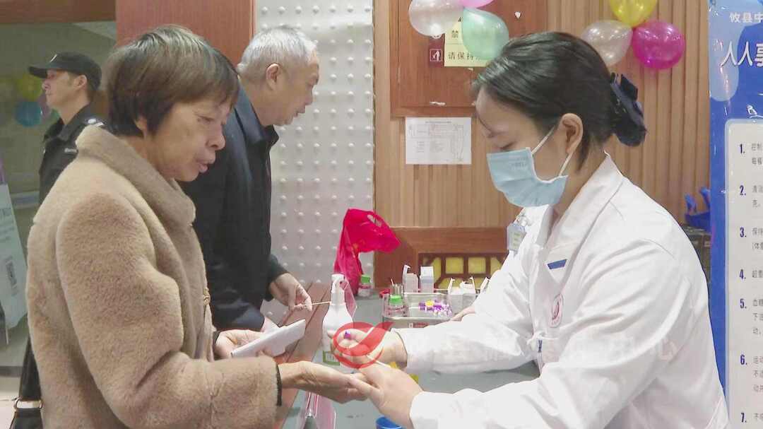 县中医院：开展“联合国糖尿病日”宣传活动 倡导定期检测 积极控糖