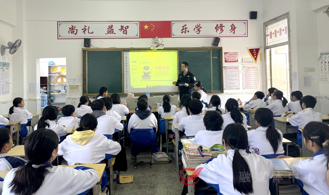 公安反诈宣传进校园 谨记“不轻信、不透露、不转账”