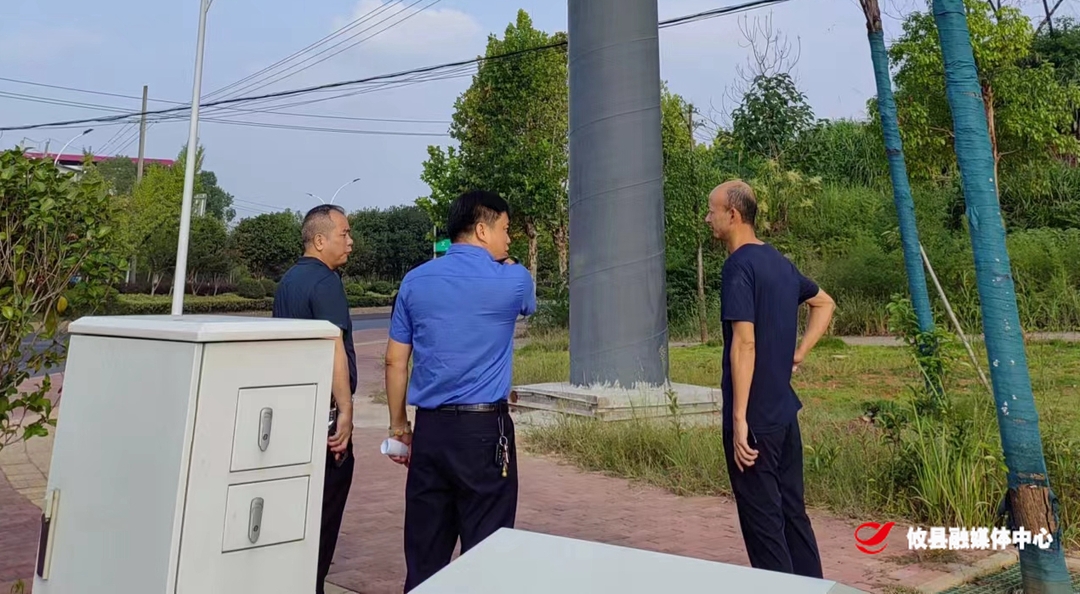 县城管局：以案释法 户外广告不得随意设置