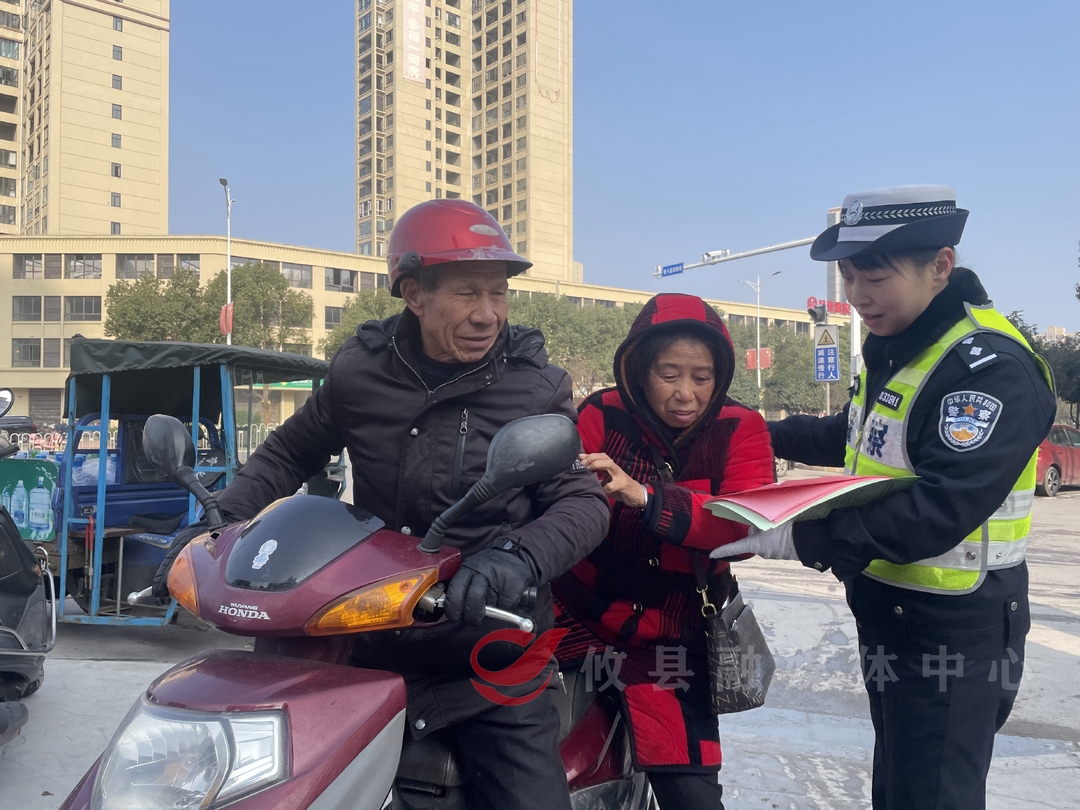 攸县交警：守护出行安全 进一步推进戴帽专项行动