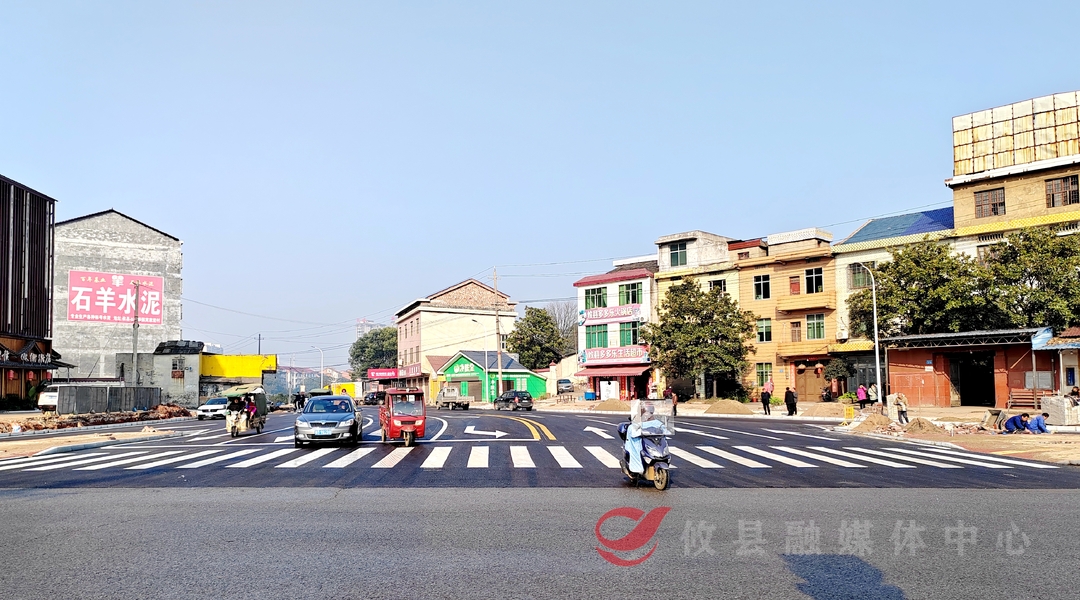 历时35天 城区西入口处道路由两车道变七车道