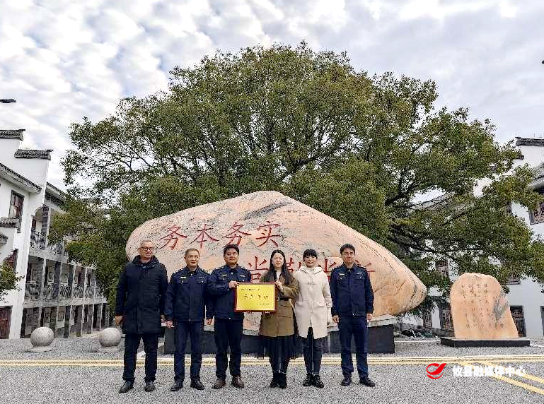 攸县市监局授予一批企业“食品经营安全示范单位”荣誉牌匾