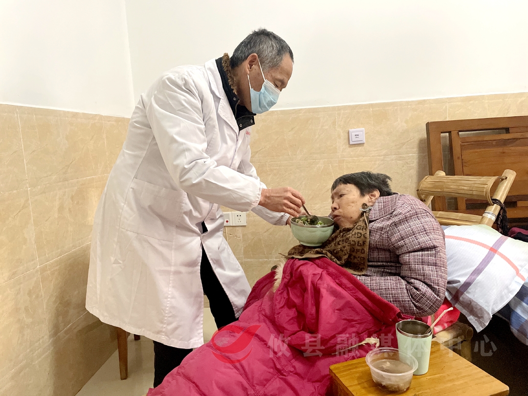 攸县：冰天雪地寒潮至 福利院里暖融融