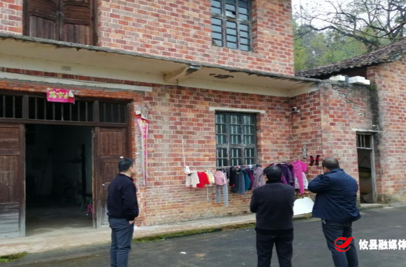 丫江桥镇开展老旧房屋安全隐患排查工作