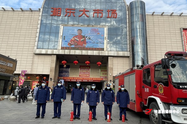 攸县消防救援大队深入辖区人员密集场所开展前置执勤及“防灭宣”工作