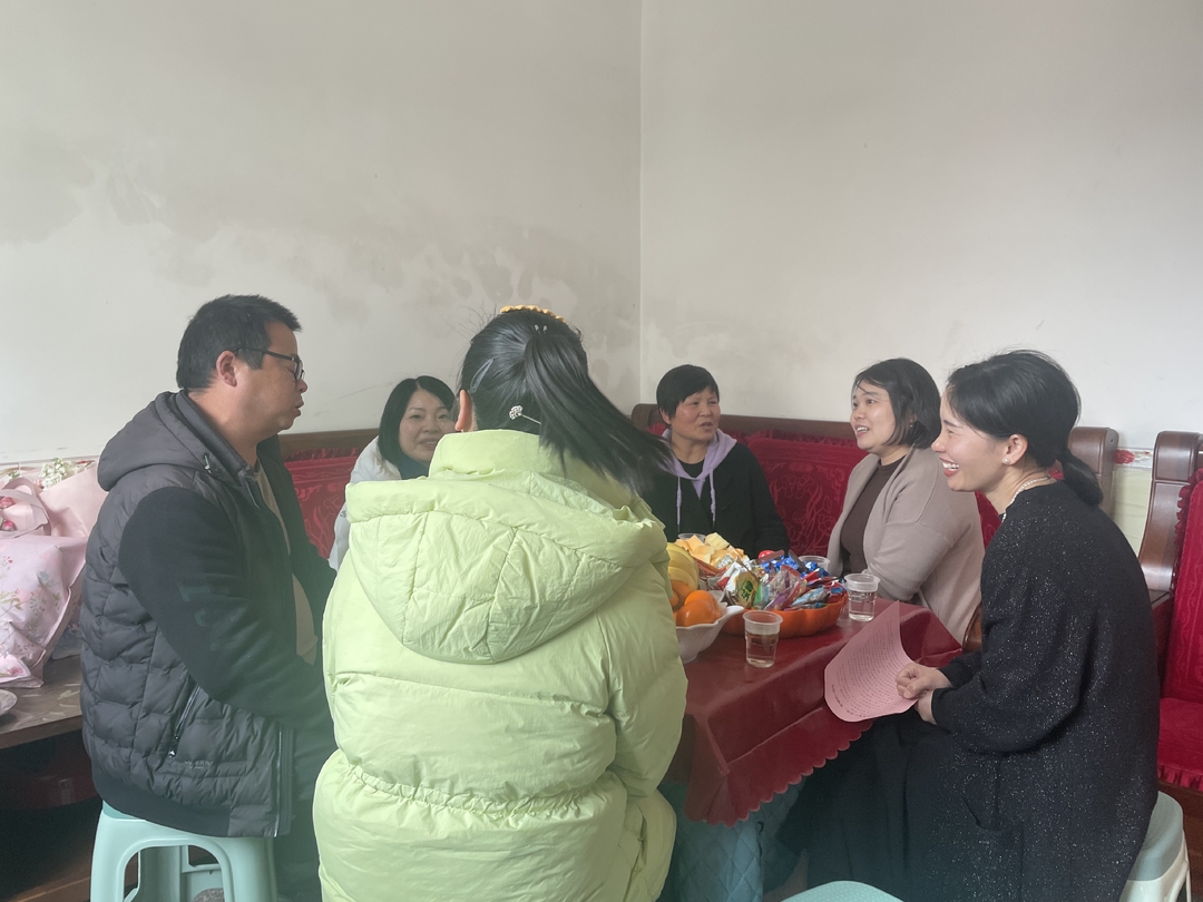 情暖军属心 妇联走访慰问立功军人家属