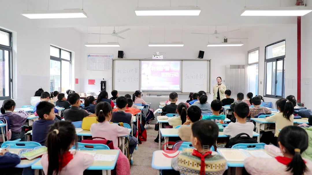 攸县春联小学开展“利剑护蕾 雷霆行动”防性侵讲座