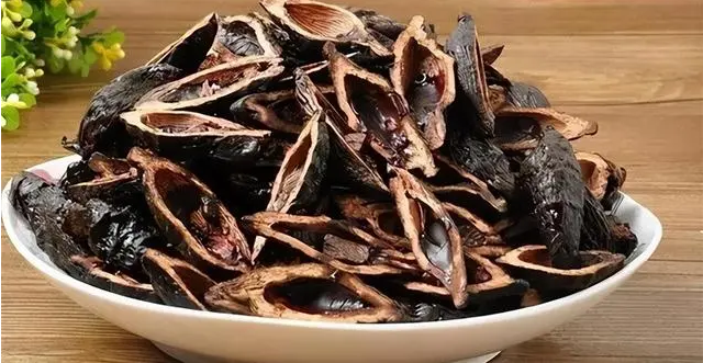 醴陵警方丨现场查获假冒“和成天下”槟榔3000余包，抓获4人!