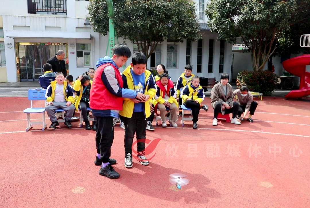 科普进特校 让折翼天使感受科技的魅力