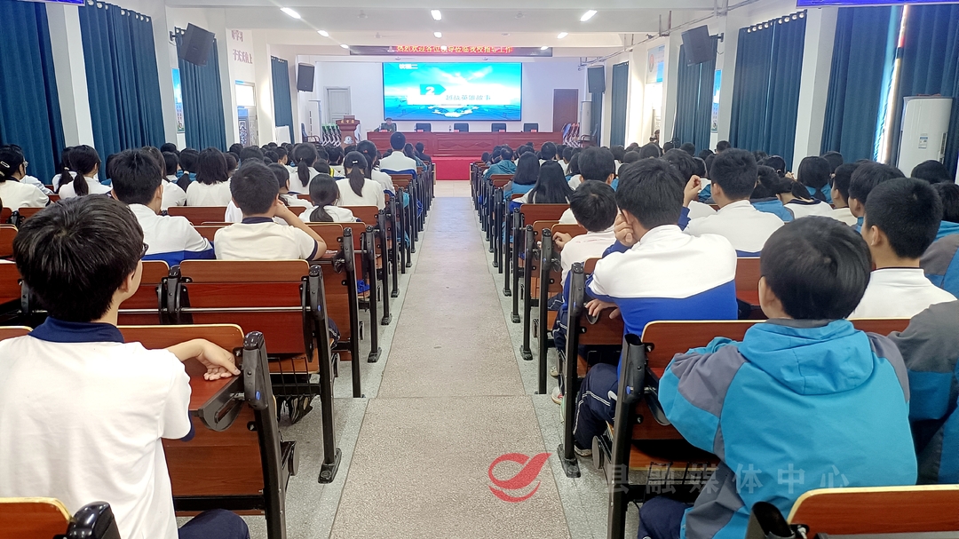 国防教育进校园 点燃学子强国梦