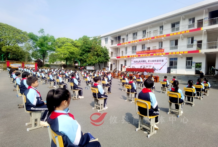 【书香校园】攸县网岭镇槚山中学开展“书法名家进校园”活动