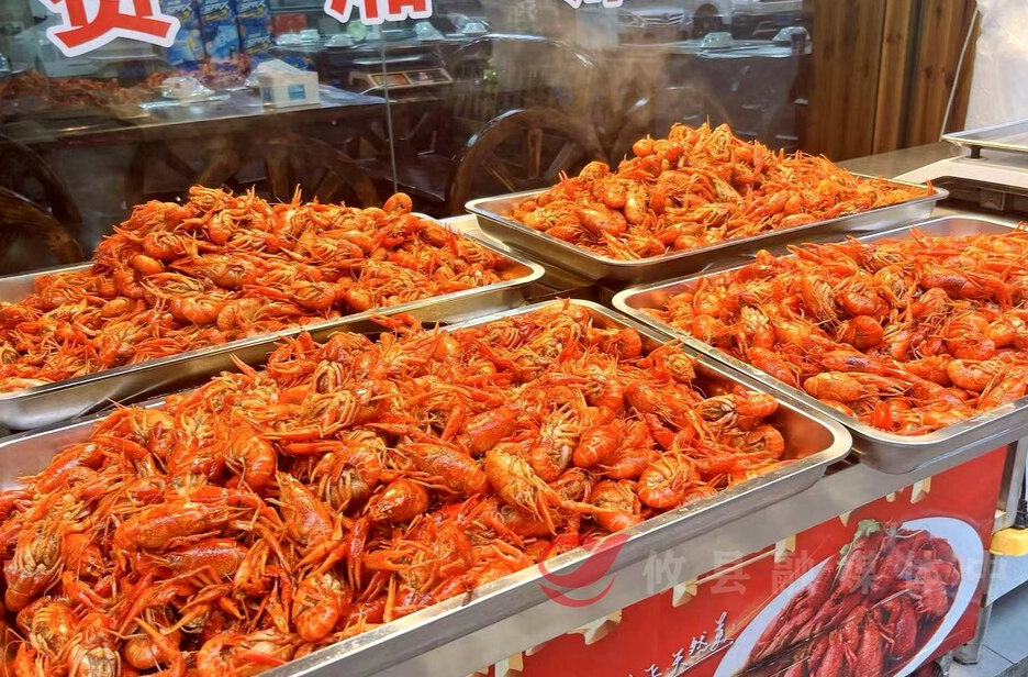 夜宵“王者”小龙虾迎来上市旺季
