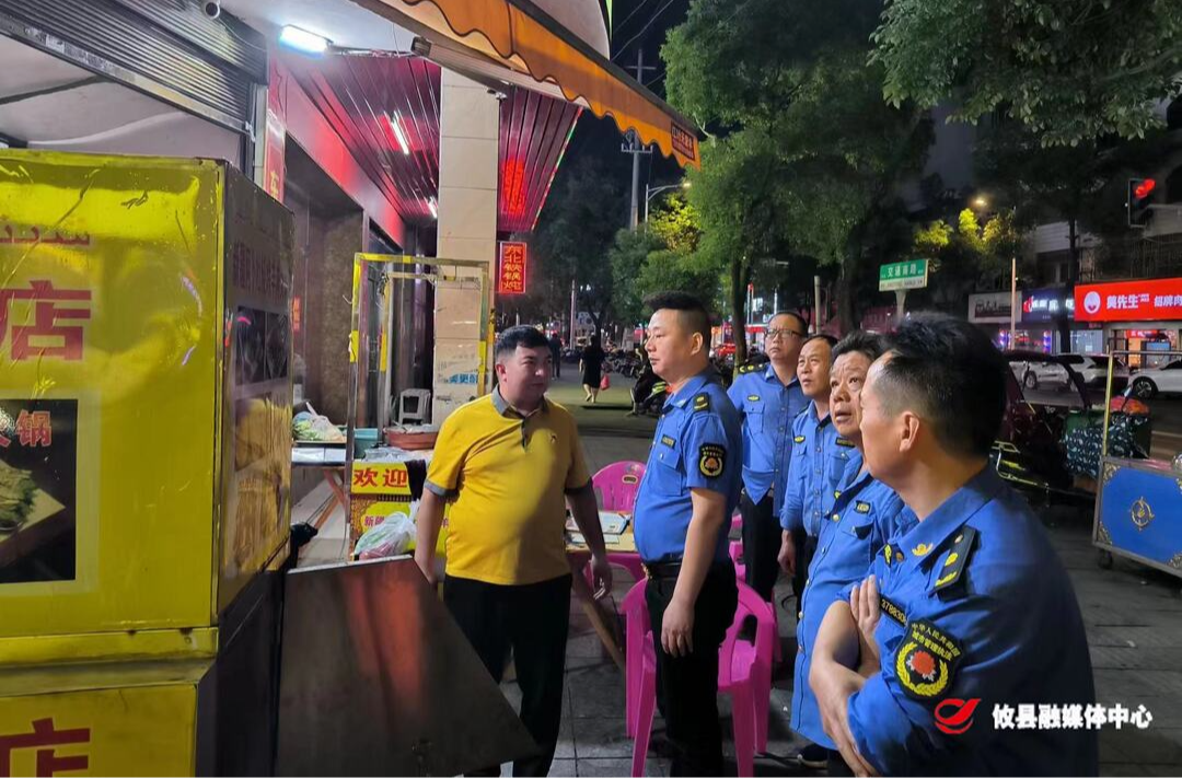 攸县城市管理综合行政执法大队开展餐饮油烟整治行动