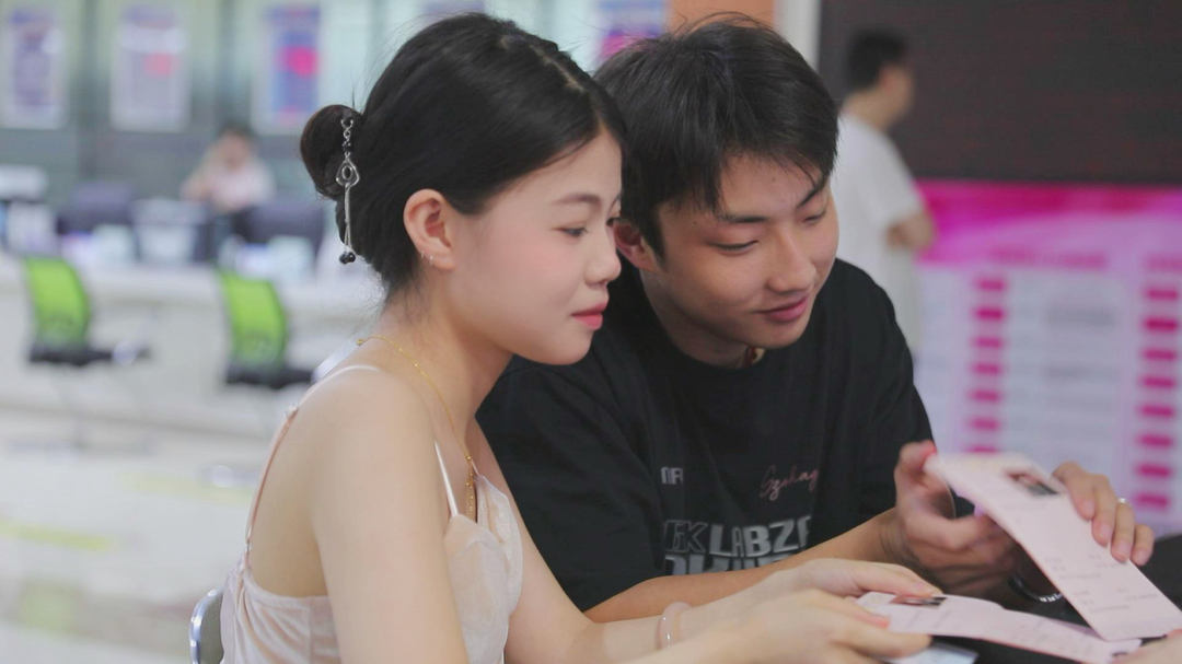 囍！直击“520”领证现场→