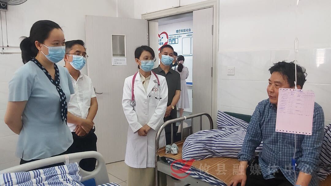 人大代表进站履职    关爱矽肺病患者救治救助