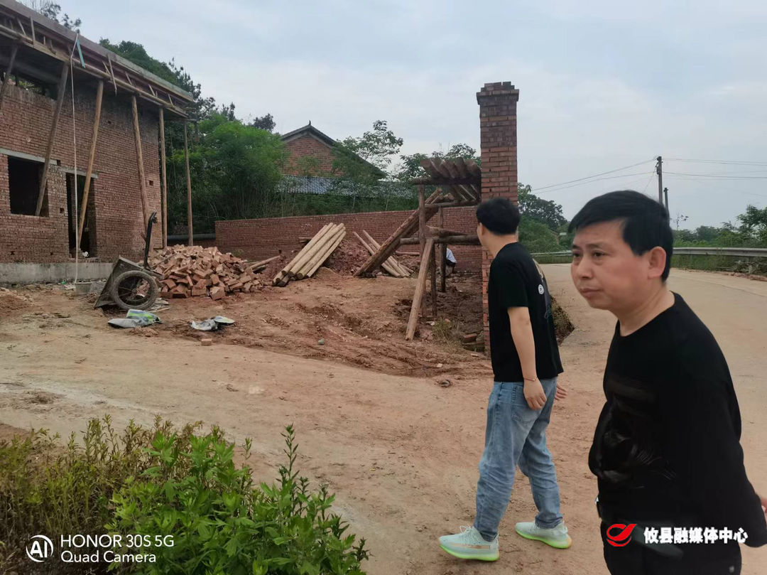 皇图岭镇：加大巡查力度，规范农房建设