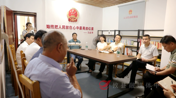 人大代表进站履职 推动解决群众急难愁盼问题