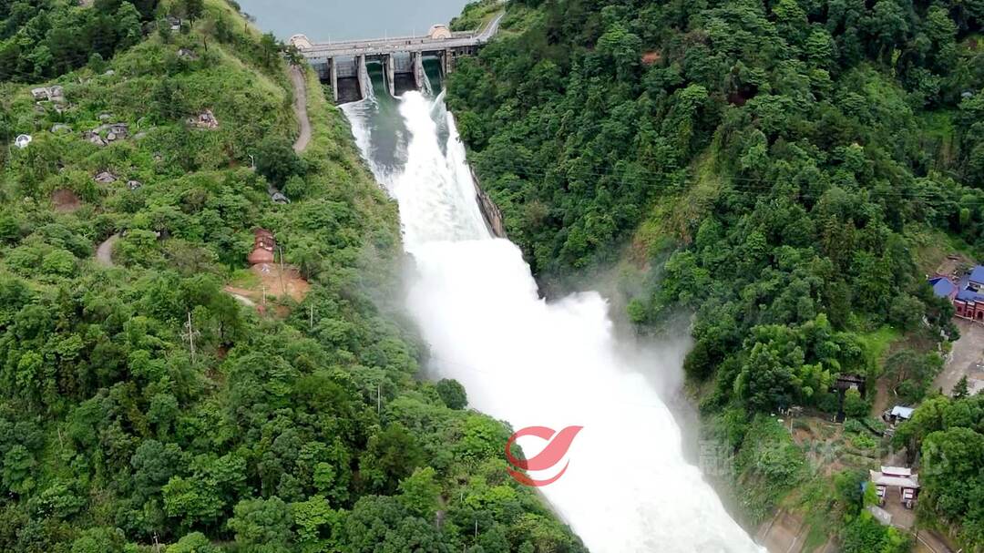 酒埠江水库开闸泄洪 应对强降雨