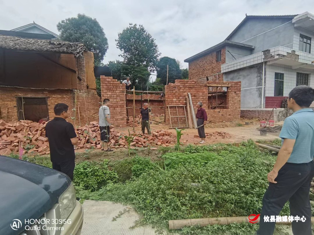 皇图岭镇：强化巡查力度，推进乡村建设