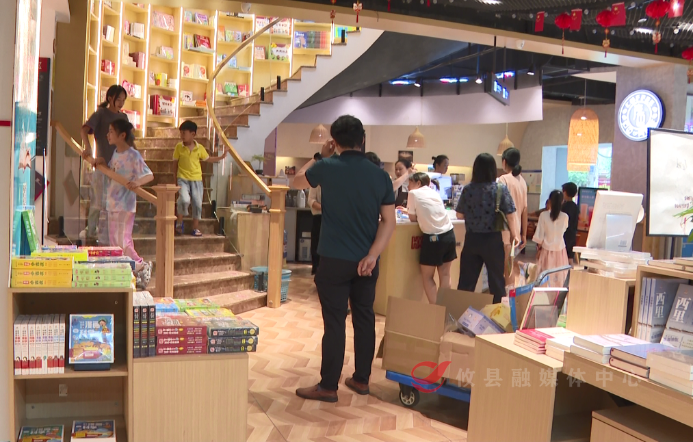 “神兽”出没！攸县新华书店掀起暑期“读书热”