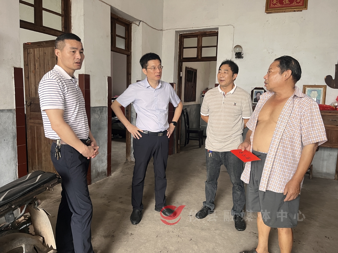 文毅走访慰问困难党员