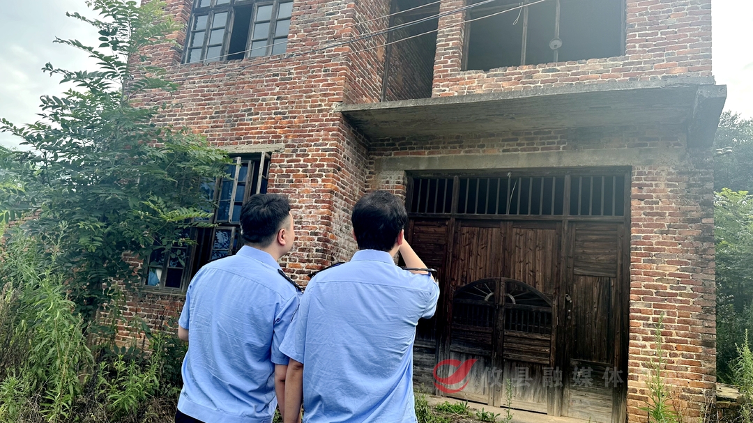 乡下有老屋的注意了！攸县公安抓获专偷老屋房梁古币惯犯