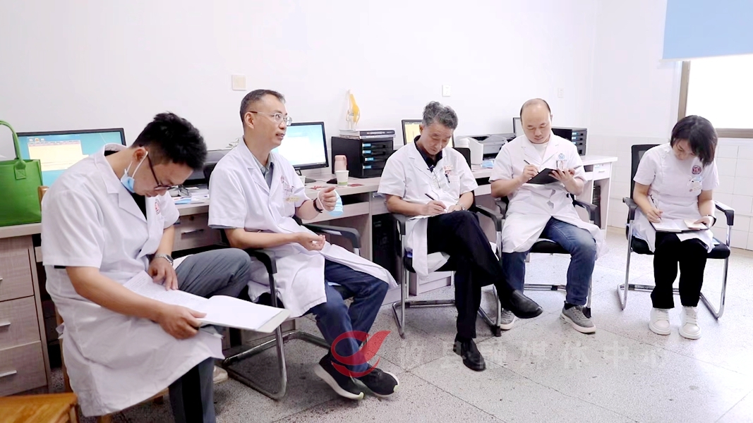 精准康复“义”路同行 省级康复专家在县人民医院开展义诊活动