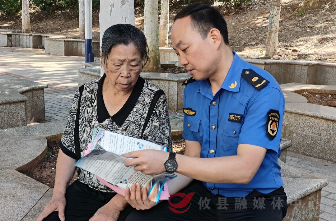 城管服务进社区 拉近居民“邻”距离