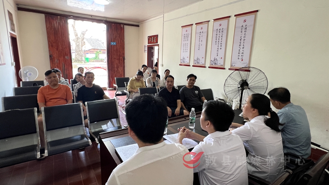 攸县人大代表集中进站参加“法治护绿”行动