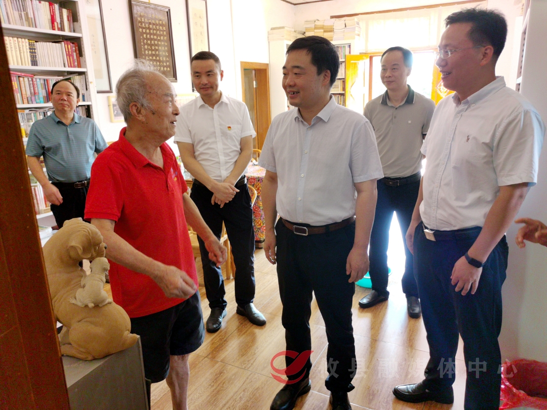 庆“八一”：李鹏程走访慰问退役军人和部队官兵