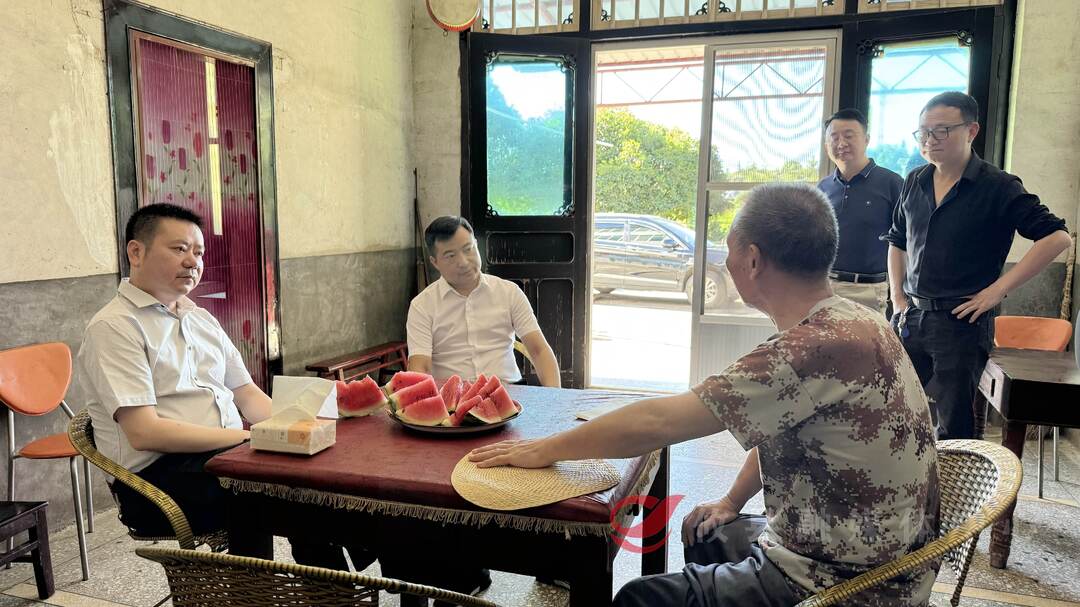 庆“八一”：县领导走访慰问退役军人