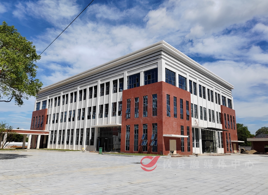 春联学校项目建设提前4个月竣工并正式揭牌