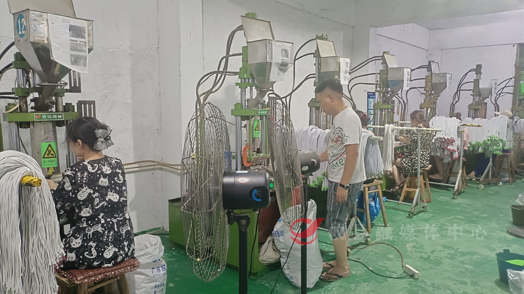扶贫车间助力实现村民“家门口”就业