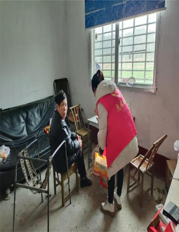 丫江桥镇开展河湖垃圾清理专项行动