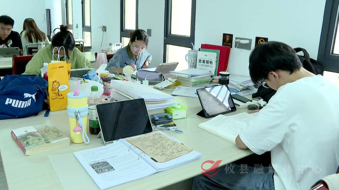 这个暑假，图书馆太“热”了~~