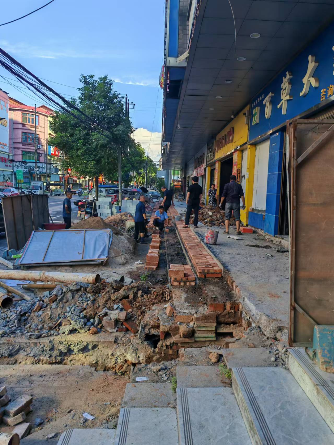 皇图岭镇：全力打击违建，守护宜居家园