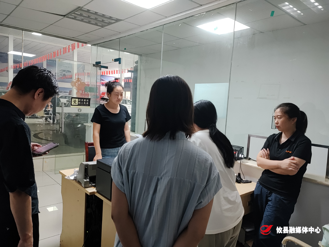 谭桥街道：走进企业送政策 贴心服务解难题