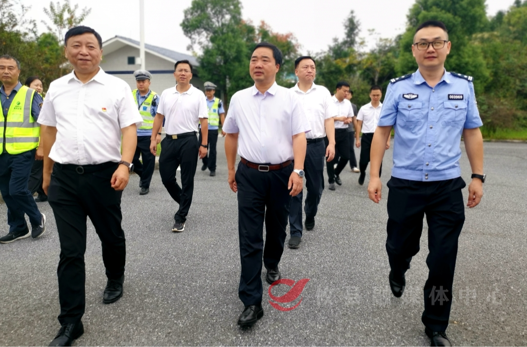 李鹏程督导国庆节安全生产工作 强调：绷紧安全之弦 确保节日期间全县社会大局持续稳定