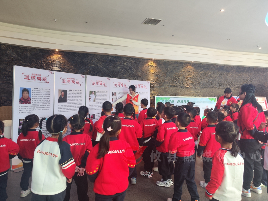 攸县健坤小荷幼儿园师生走进爱国主义教育基地 上一堂“行走的思政课”