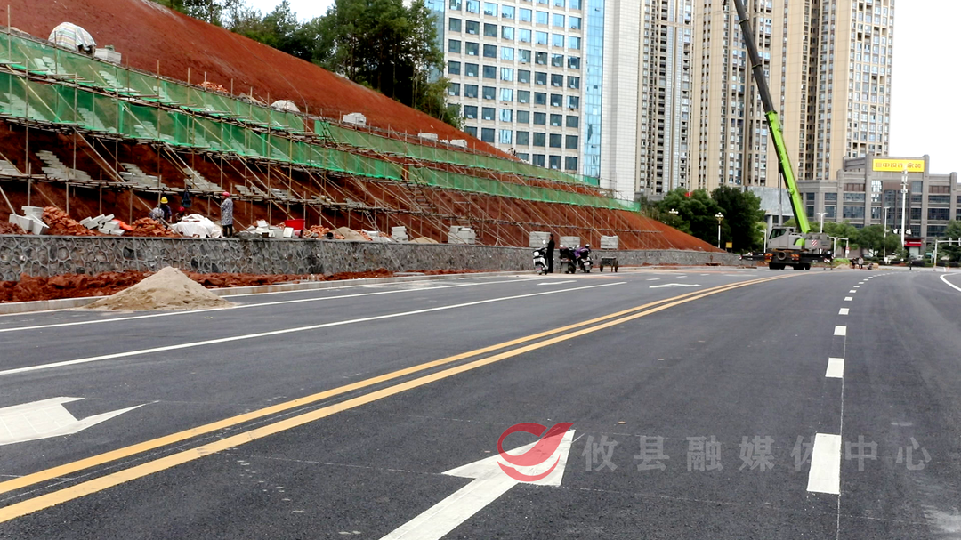 打通“断头路”不让百姓的幸福生活“堵”在路上