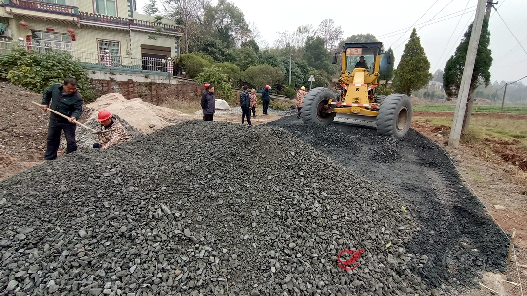皇图岭镇港口村：紧抓农村“三路”建设 助力乡村振兴