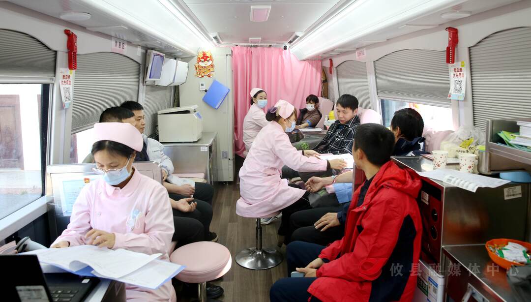 菜花坪镇政府：干部职工暖冬献血  共筑“生命桥梁”