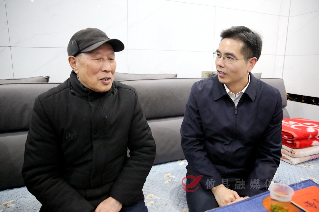 武挪强走访慰问困难党员