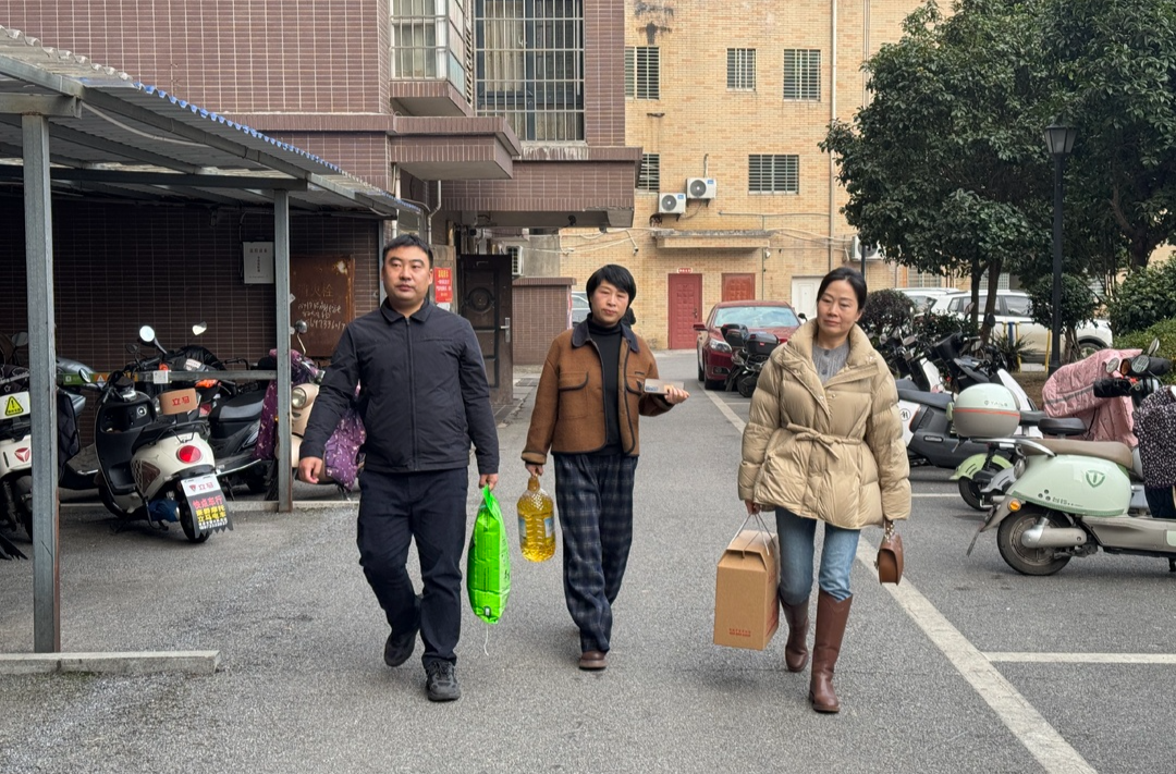 县总工会开展2025年“两节”送温暖活动