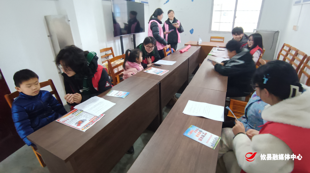 “寒假送法下乡”出新招——大学生牵手小学生开展入户普法