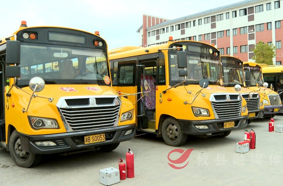 护航开学季 攸县交警开展校车安全检查，拧紧校车出行“安全阀”！