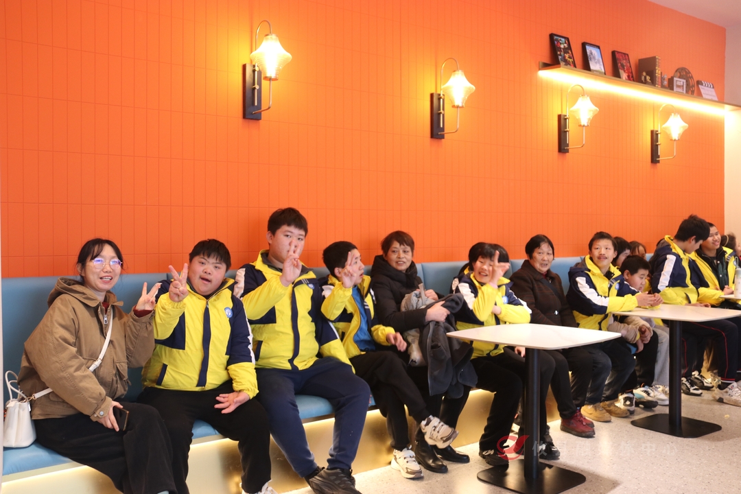 攸县美嘉影城免费邀请特殊教育学校学生观看《哪吒2》