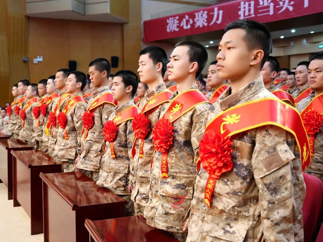 攸县举行2025年上半年欢送新兵入伍暨为立功军属集中送喜报大会