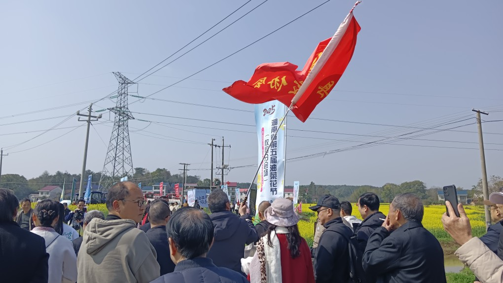 “众望攸归，花海寻芳”一一攸县作家协会举行走进省级美丽乡村示范村采风活动